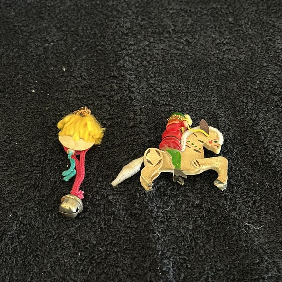 Elf/Gnome Chenille and Pine Cone Christmas Decorations. Vintage Circa 1930-1950 - Picture 12 of 14